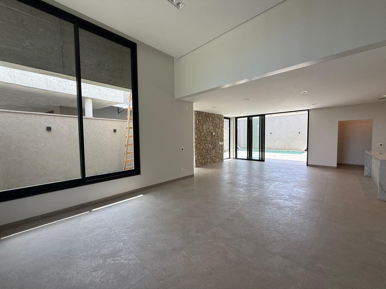 JARDINS FRANÇA | CASA TÉRREA MODERNA COM VISTA LIVRE PARA A MATA