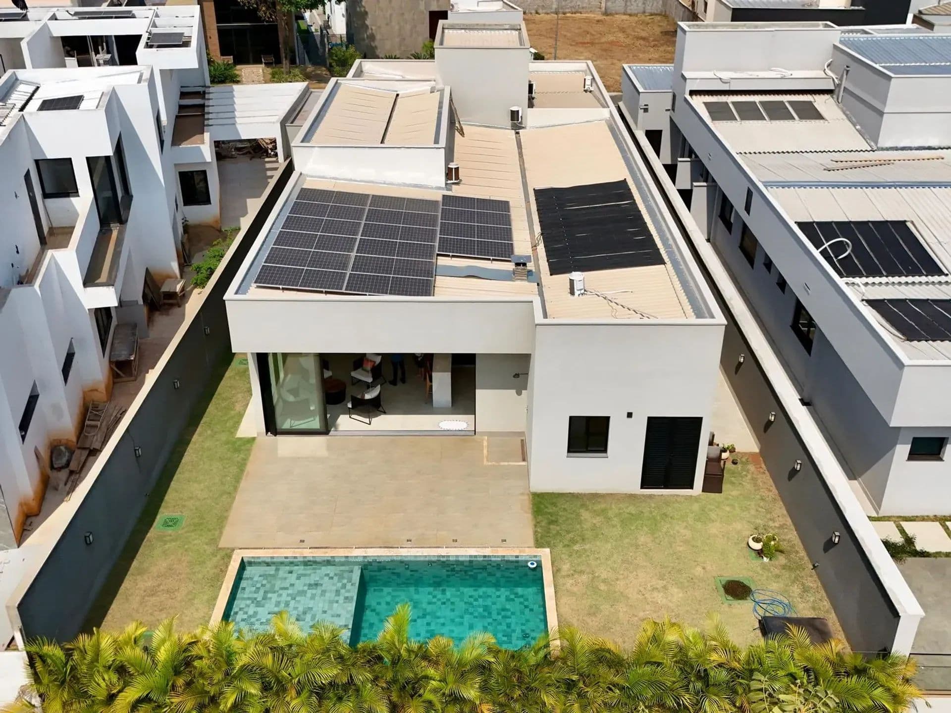 Térrea para venda com 300 metros quadrados com 4 suítes em Portal do Sol Green