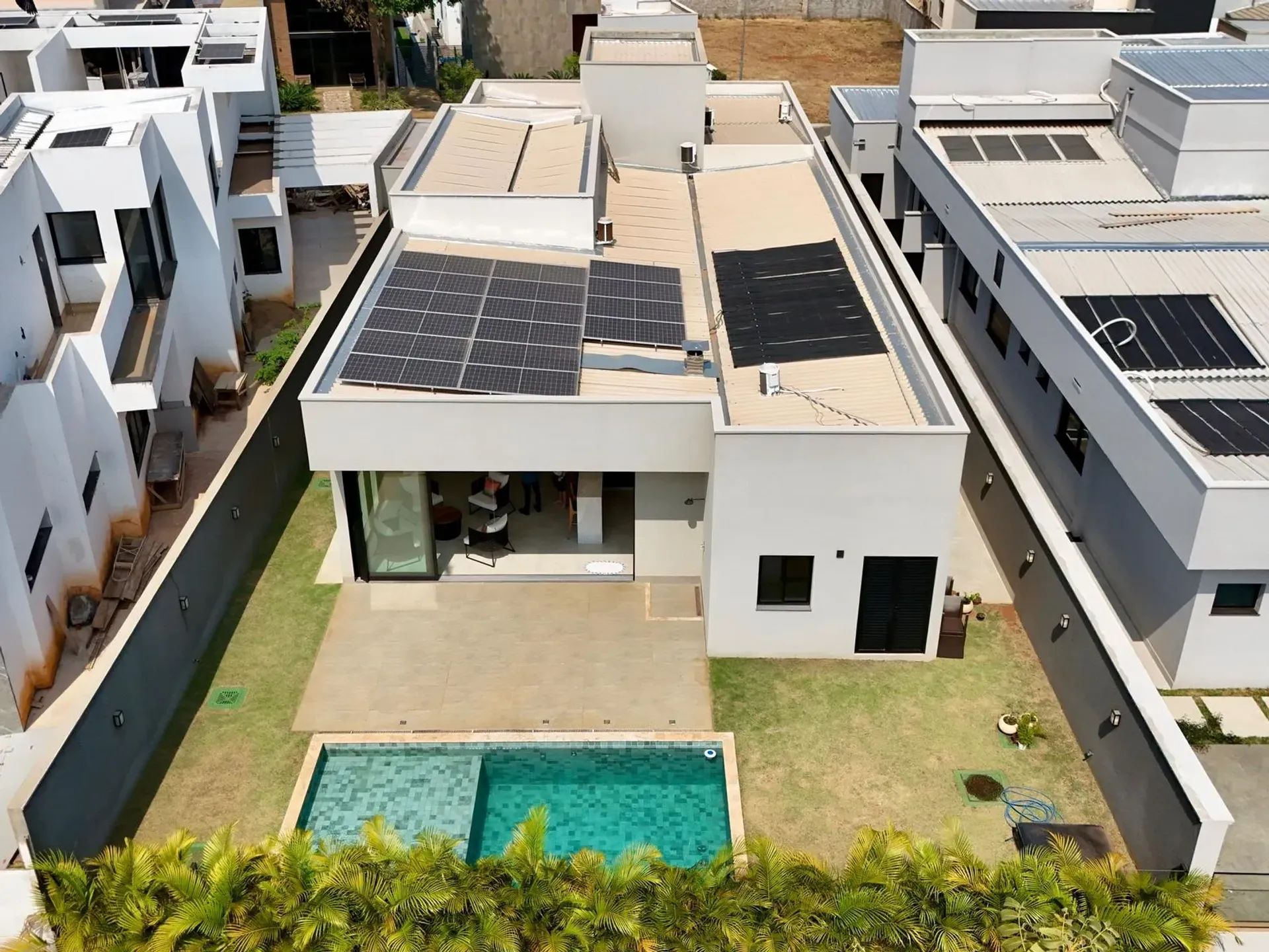 Térrea para venda com 300 metros quadrados com 4 suítes em Portal do Sol Green