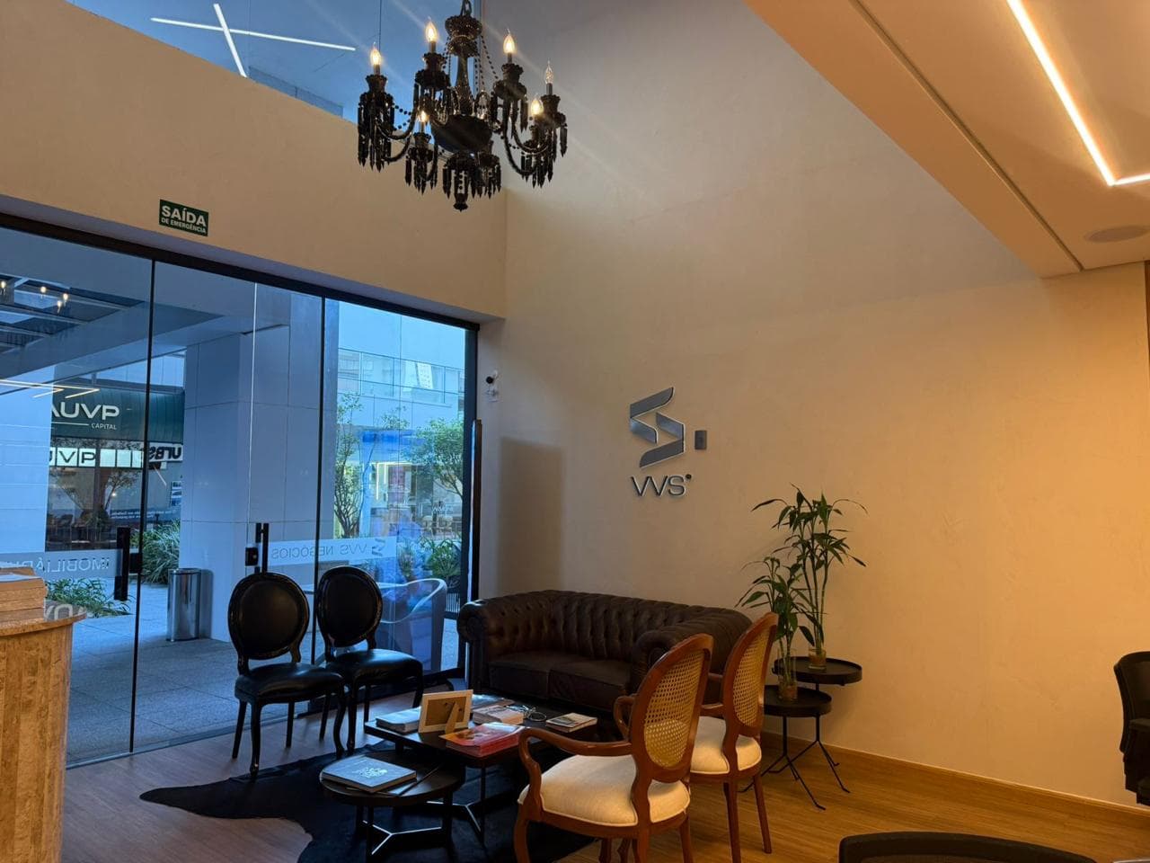ESCRITÓRIO DE ALTO PADRÃO MOBILIADO E DECORADO – METROPOLITAN MALL