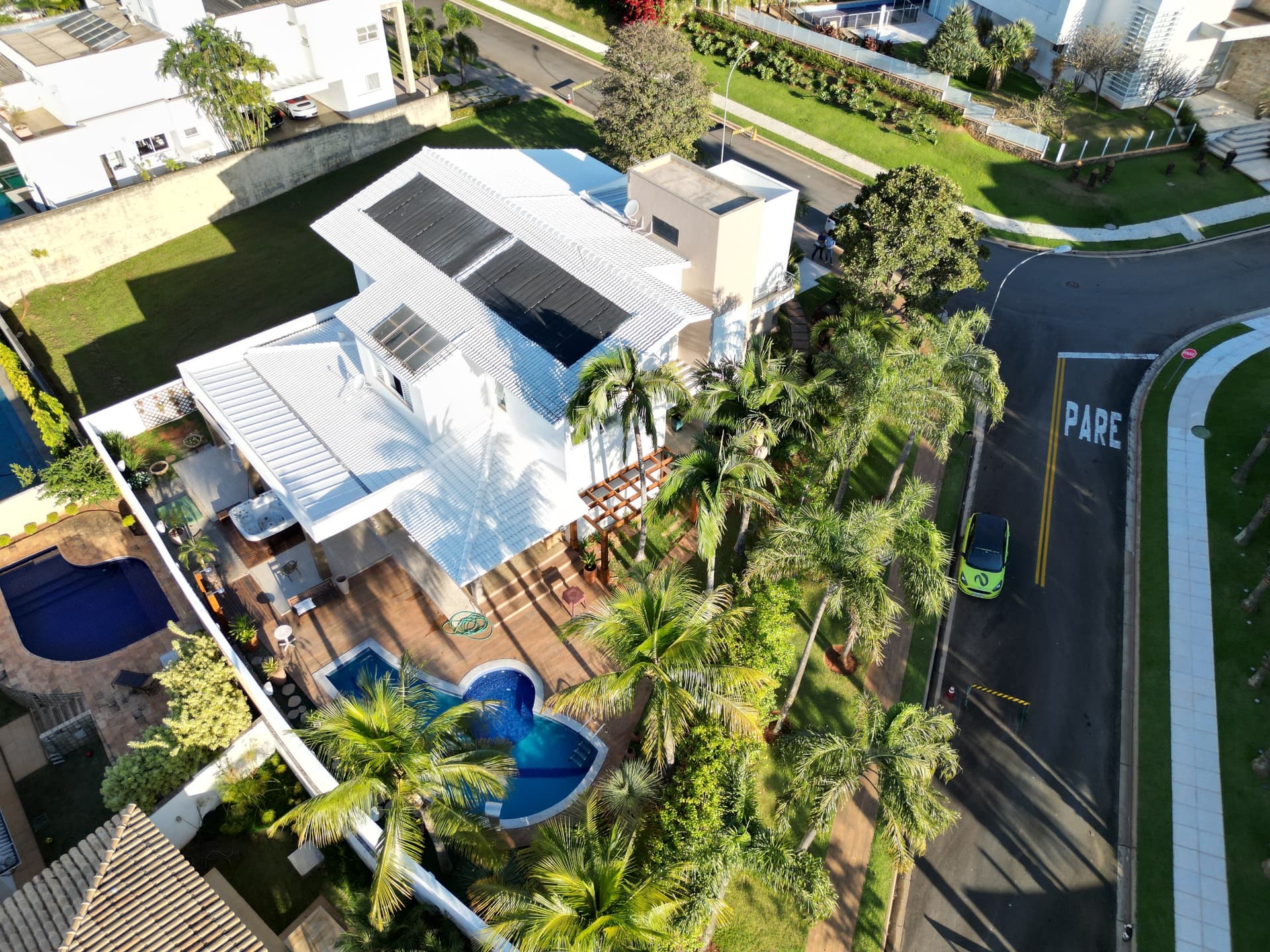 SOBRADO RESIDENCIAL ALPHAVILLE IPE - 4 SUITES - 829 M ESQUINA